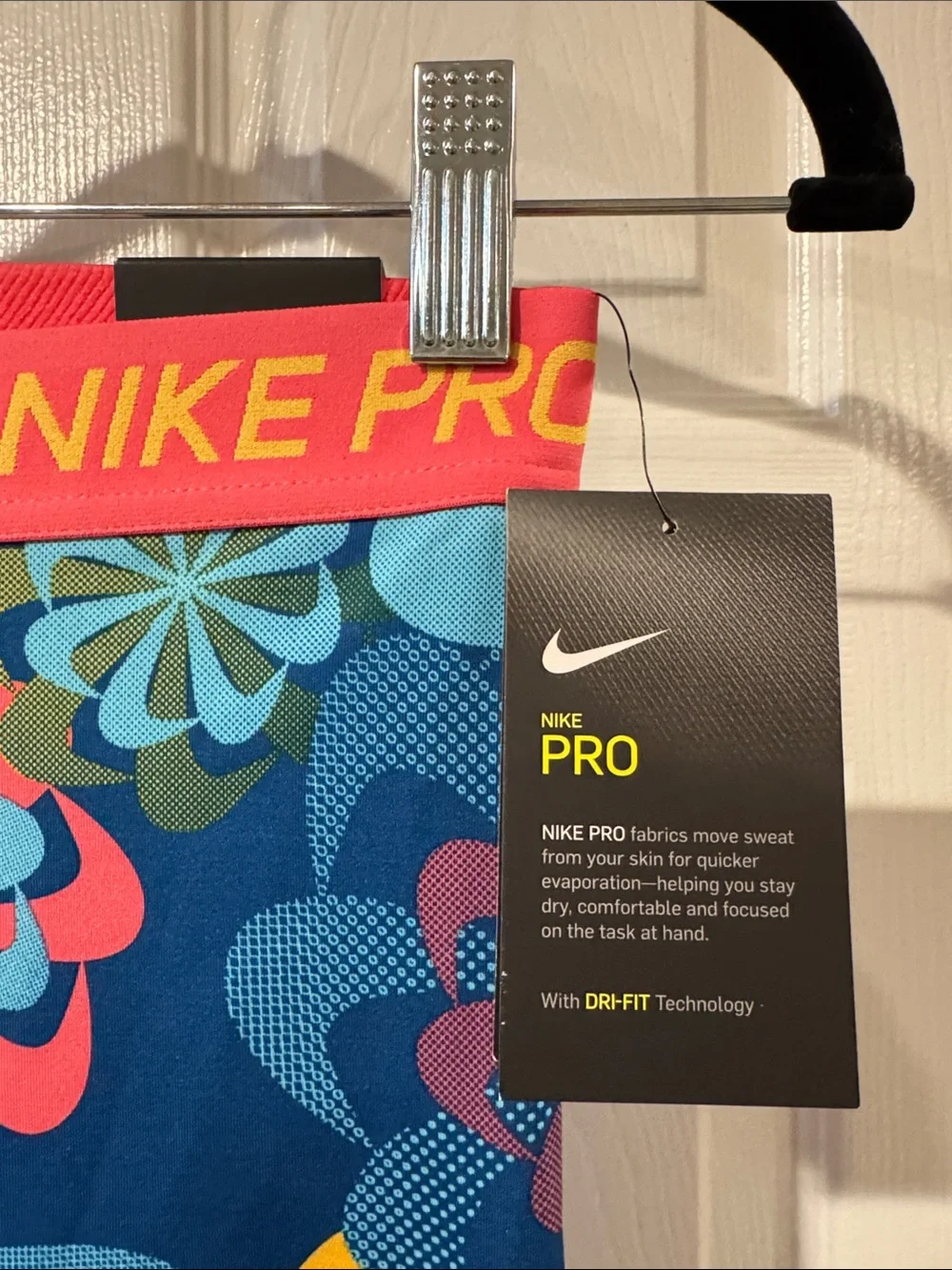 NWT NIKE PRO Floral Capri Leggings in Blue & Pink kids size large